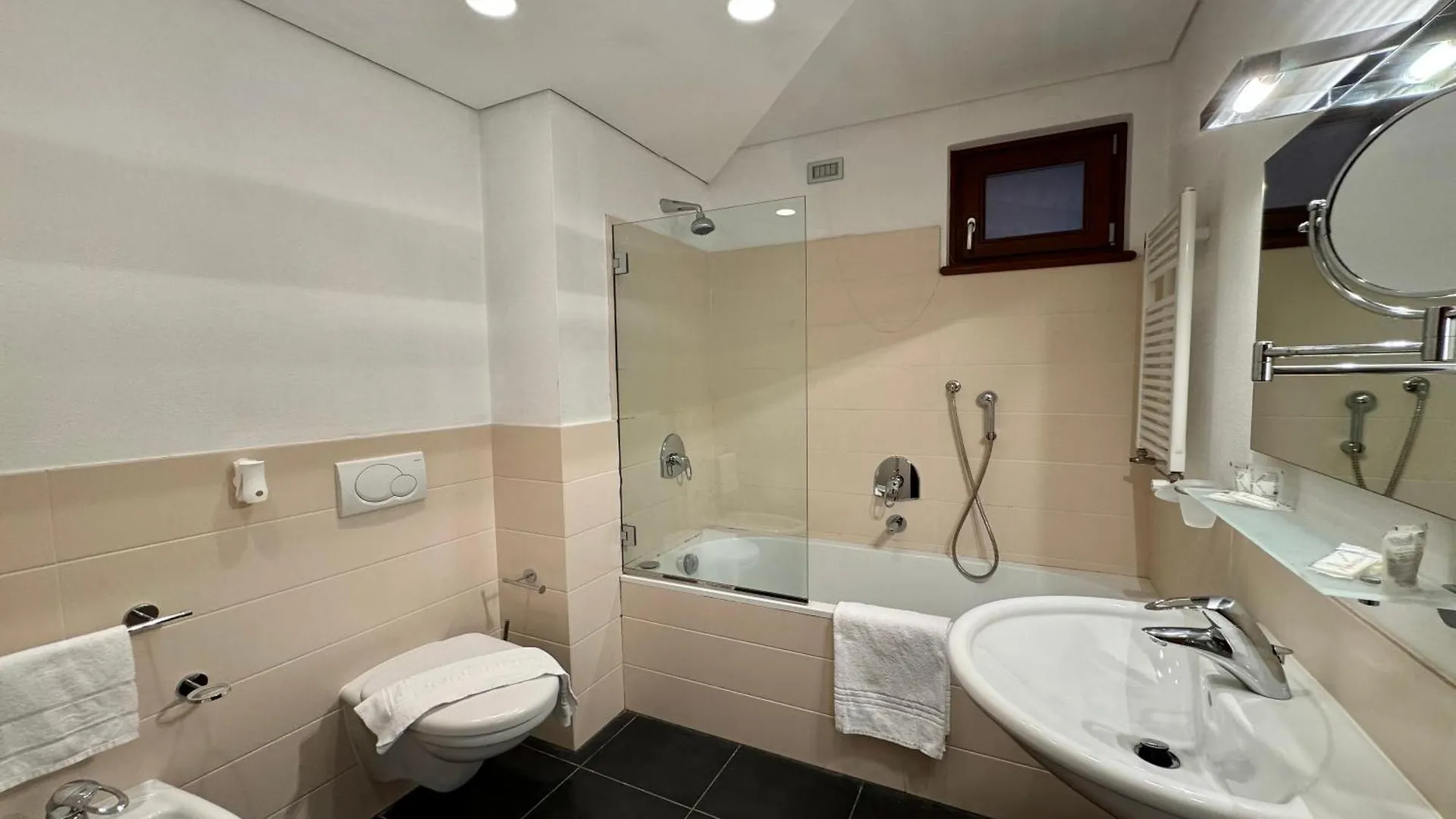 La Perla Di Sonenga - Giardino Apartman Menaggio 0*,